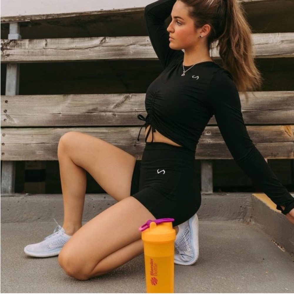 TLF Stylish Black Women's Athletic Ruched Crop Top